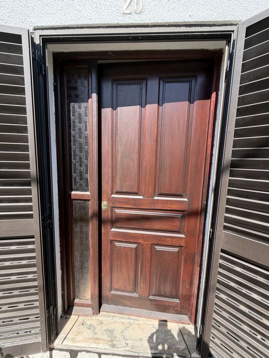 Porta de entrada madeira