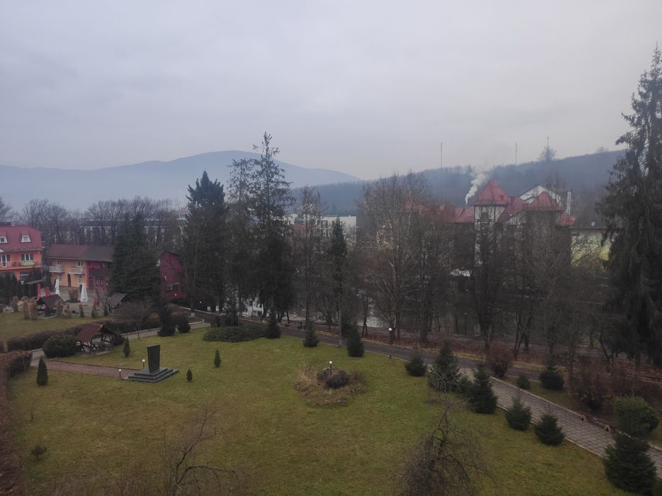 Дикий зруб у Карпатахк— свій еко-будинок у горах