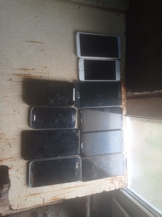 Продам лот телефонів,під відновлення,або на запчасті.