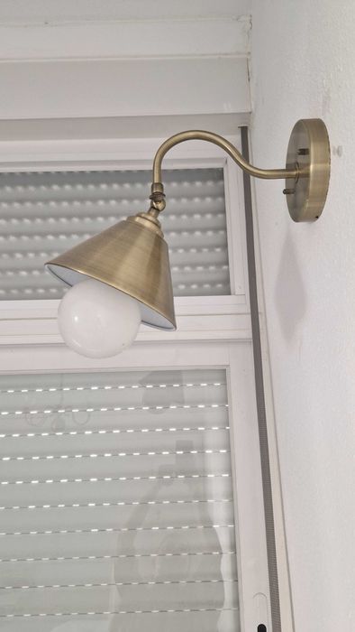 Aplique de parede dourado escovado