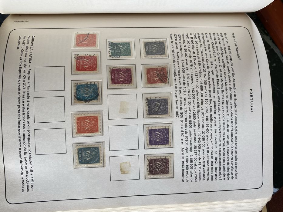 Coleccao de Selos (2 volumes) com selos antigos