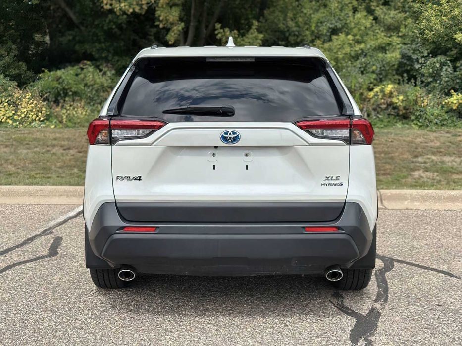 Toyota RAV4  XLE Premium      2022