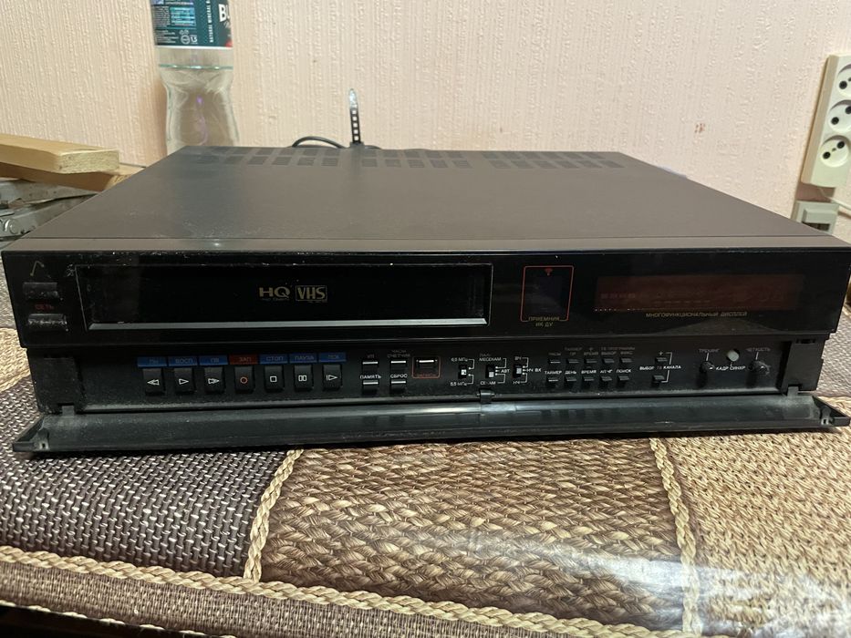 Відеомагнітофон Електроніка ВМЦ 8220