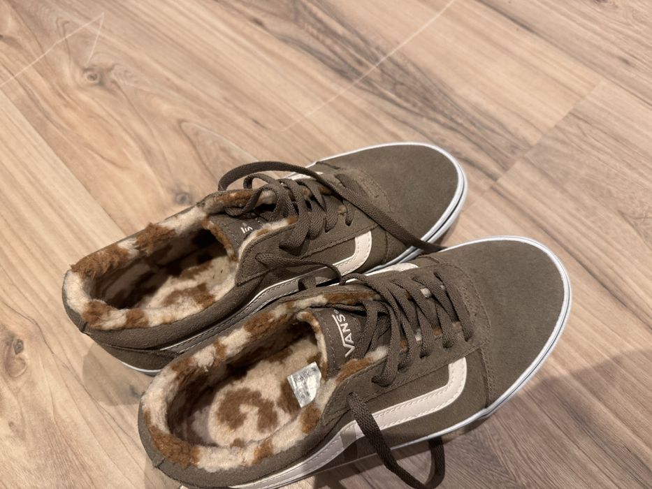 Tenis VANS ORIGINAIS Novos com pelo TAM 37 calca 37,5/38