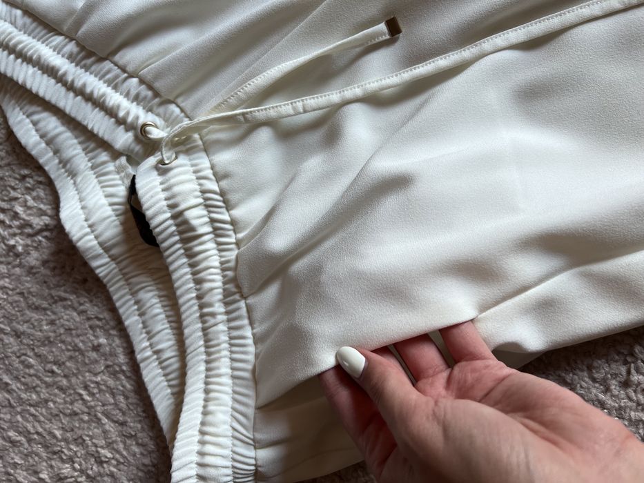 Bezowe Spodnie materiałowe trussardi 44 XXL