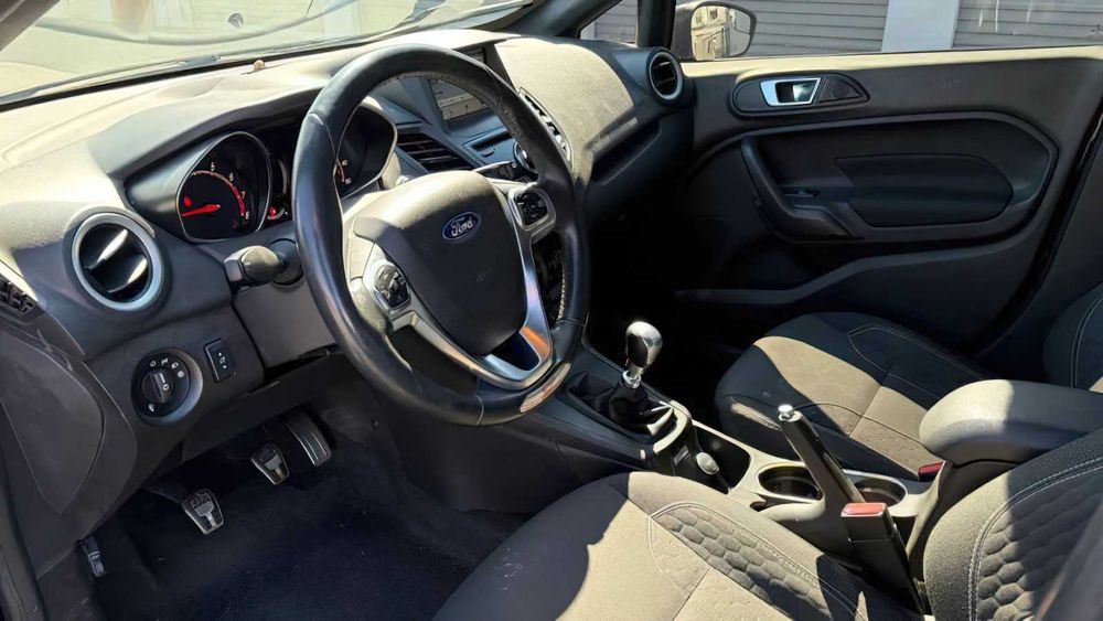 Ford Fiesta SE      2016
