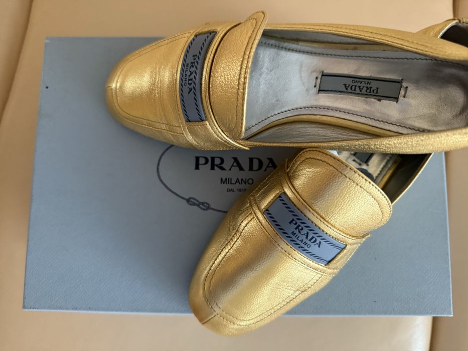 Мокасини бренду Prada