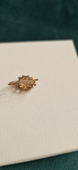 Złote kolczyki z opalem i cyrkoniami