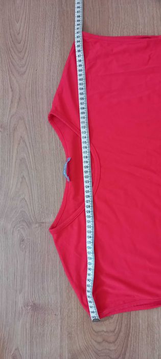 Maxi vestido com ombros descaidos e nó lateral M muito bom