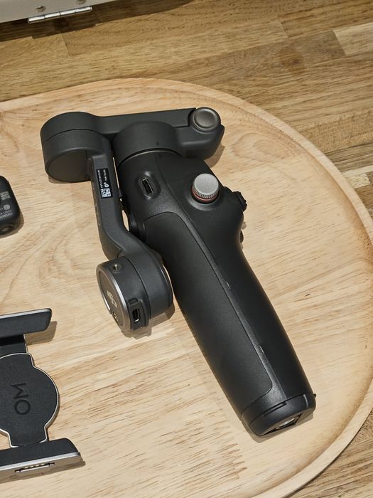 DJI osmo mobile 8 + etui | bardzo dobry stan | praktycznie nie używany | kraków