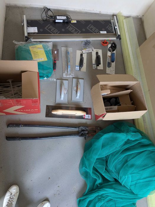 Gilotyna do styropianu i inne narzędzia po budowie