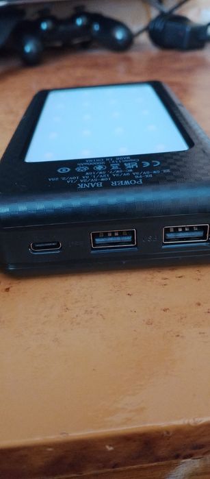 Powerbank на 18000 mAh. З ліхтариком на 20 світлодіодів. 1500грн