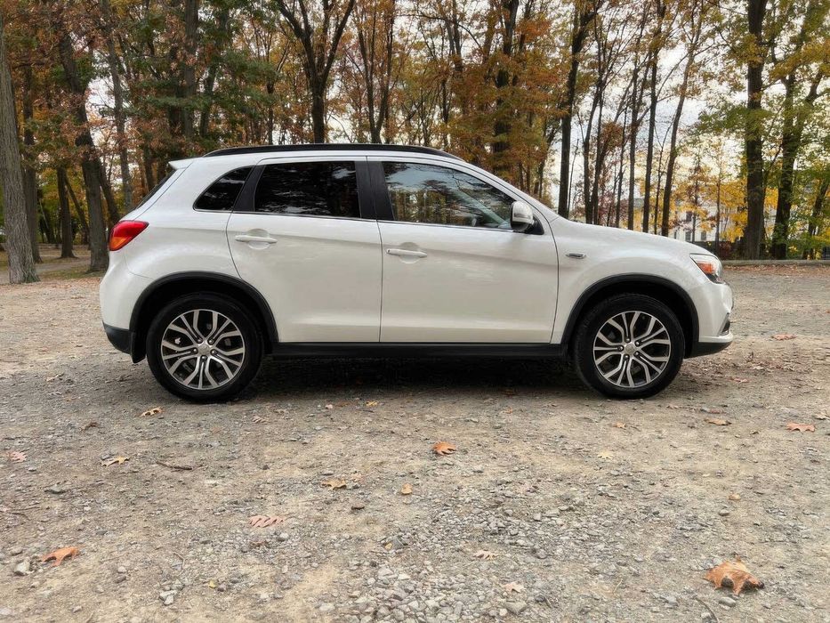 Mitsubishi Outlander Sport      2017