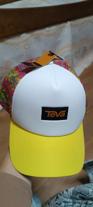 Фирменная кепка Teva