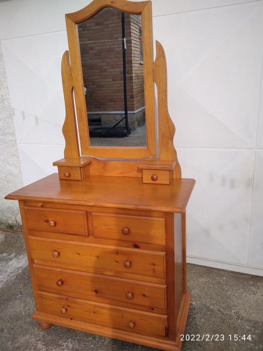 Cómoda com espelho