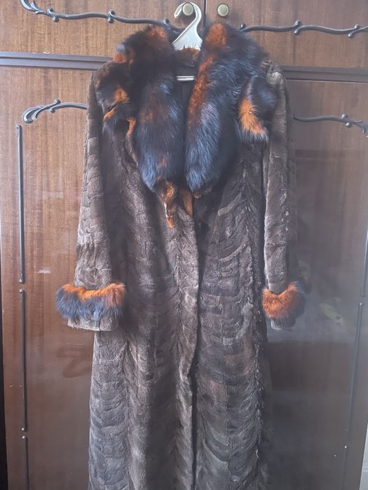 Шуба норкова довга з песц коміром