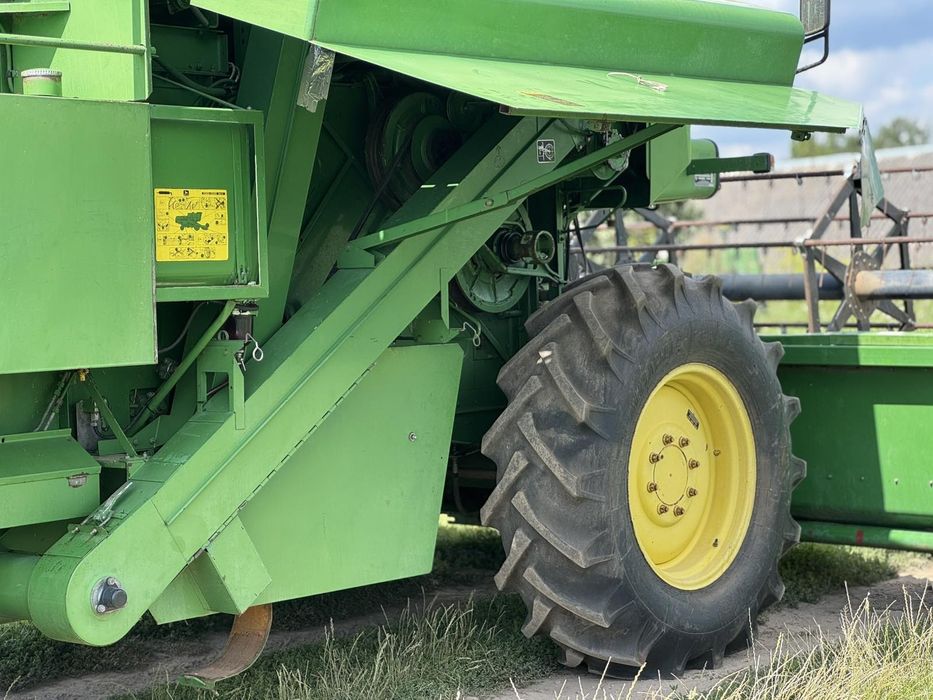 Продам комбайн джондір  1072