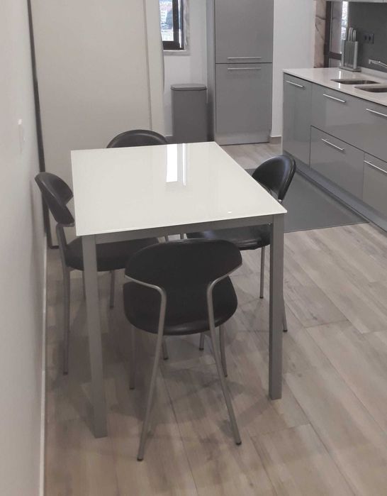 Mesa cozinha e 4 cadeiras
