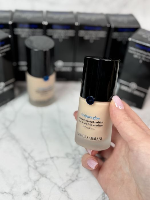 Тональний крем зволожуючий Armani Designer Glow 2