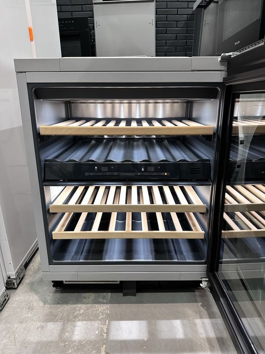 Винний холодильник Miele KWT6321 UG