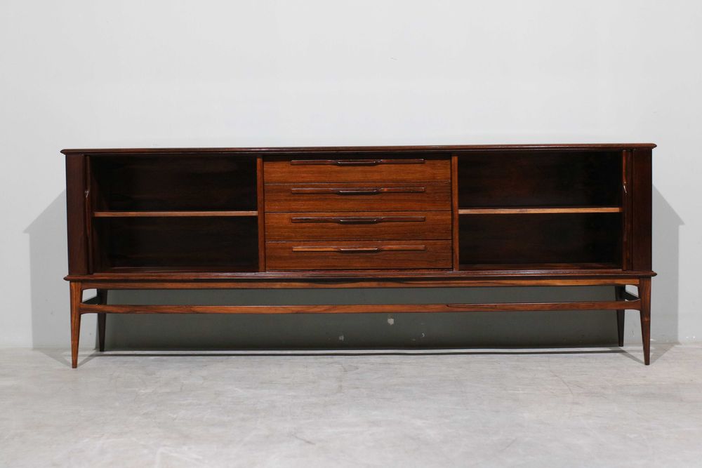 Aparador escandinavo da década de 1960 em pau santo