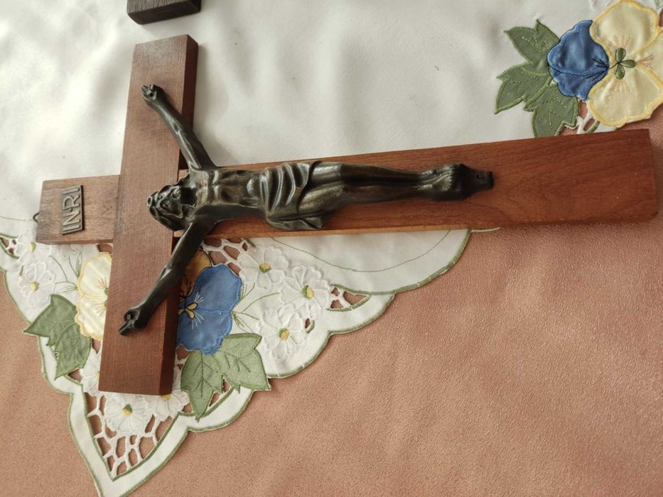 stary drewniany krzyż