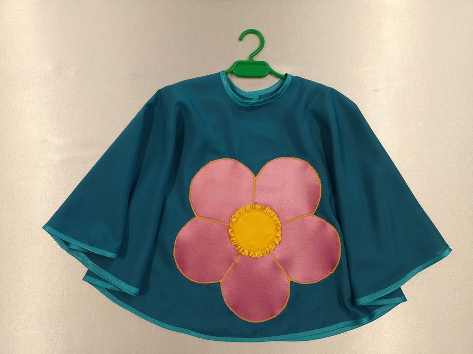 Pelerynka - różowy kwiatek