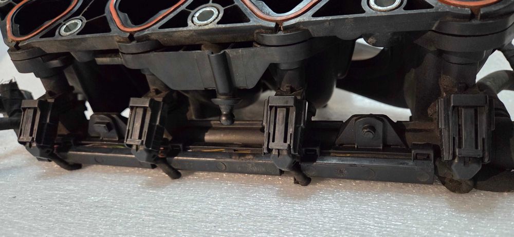 Kolektor ssący wtryski Volkswagen Golf V 1.4 BUD