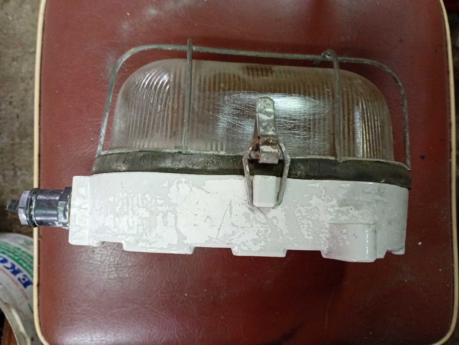 Stare lampy przemysłowe