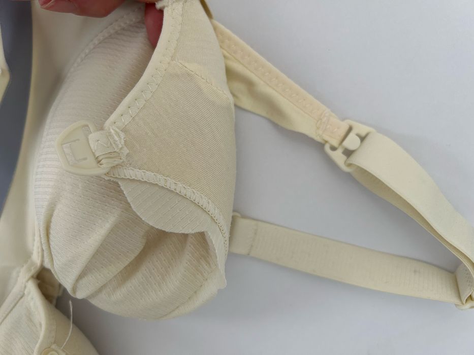 Бюст для годування