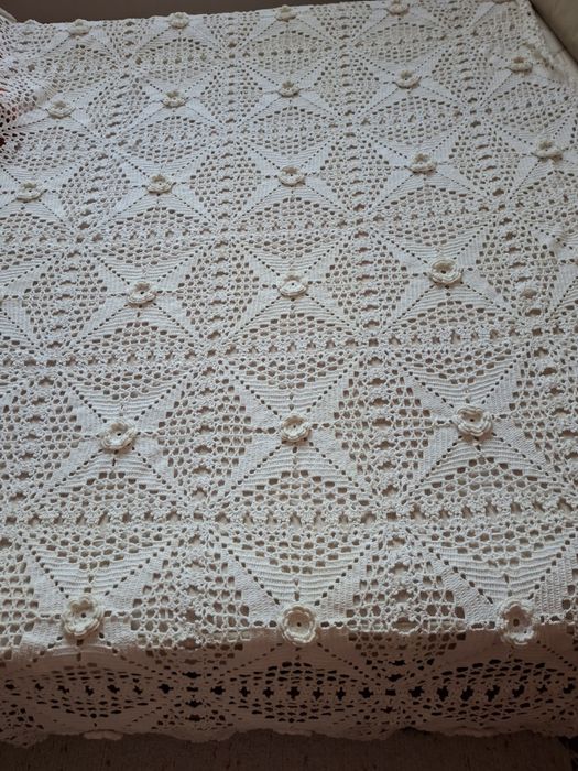 Colcha branca em croché.