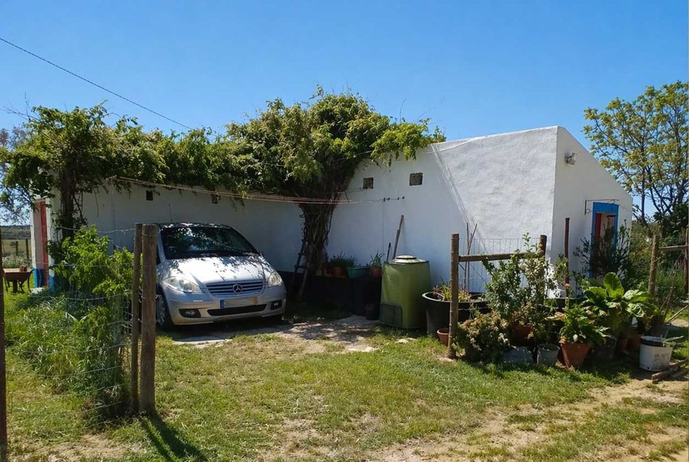 Monte alentejano com 6.250m², vista aberta para Monsaraz e pronto a habitar