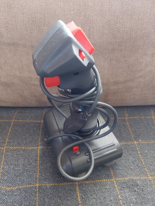 Komplet Commodore 64 plus kasety, joystick i magnetofon