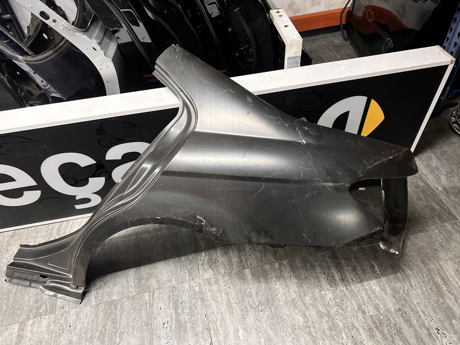 Painel guarda lamas tras esquerdo mercedes c w204