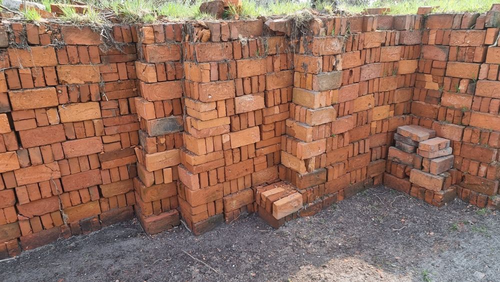 Cegła pełna czerwona stara