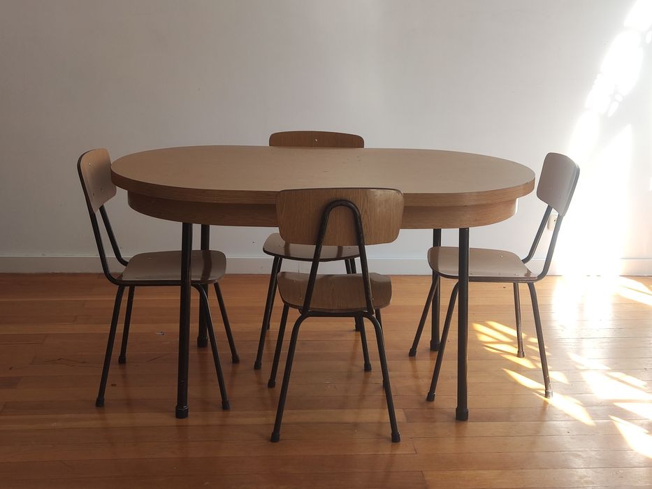 Mesa/ Sofá/ Colchão