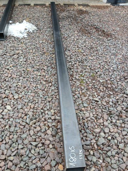 Profil stalowy 180x180