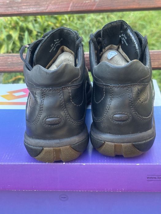 Продам ботинки clarks в хорошем состоянии 44 размер, 295 по стельке.