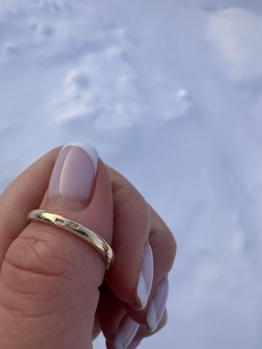 Золота каблучка кольцо з діамантами у стилі cartier