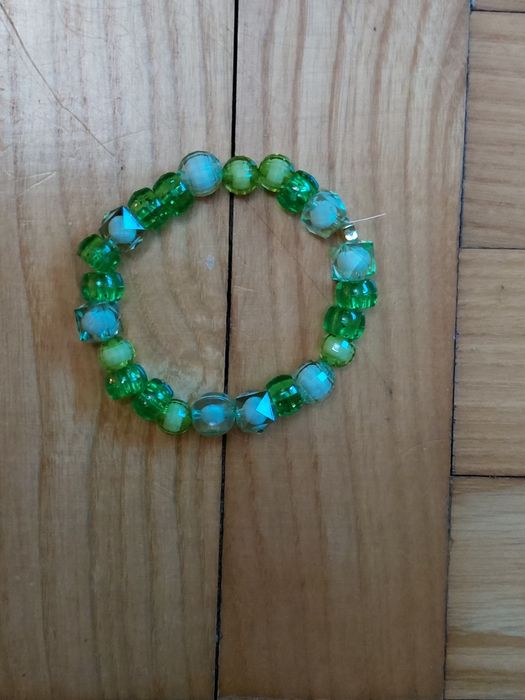 zielona krystaliczna branzoletka