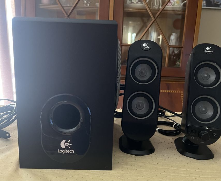 Conjunto de Colunas Logitech X-230