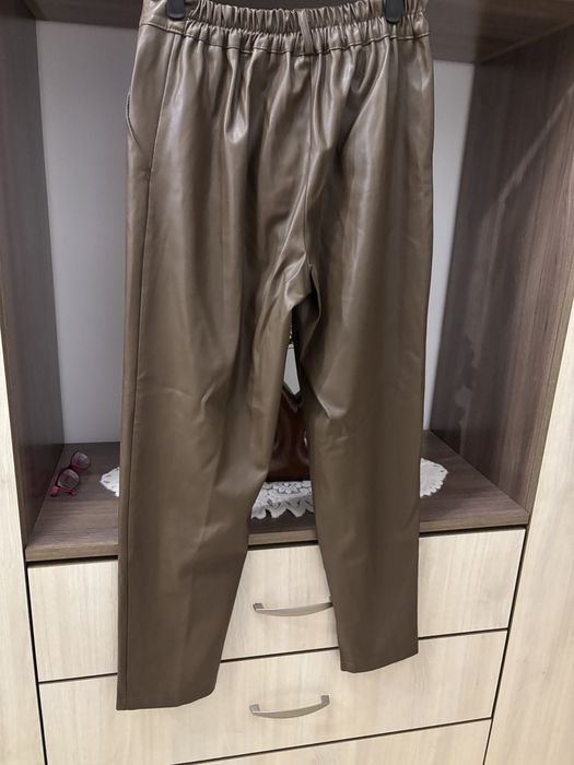 Штани з екошкіри