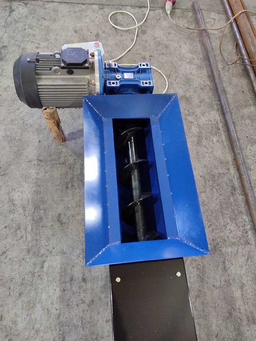 Шнек у жолобі, шнековий навантажувач,транспортер у лотку