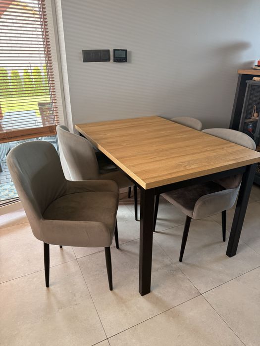 Stol loft , rozkladany ( 6 krzesel gratis )