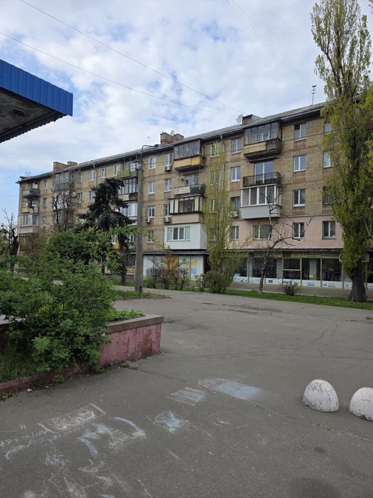 Продаж двокімнатної квартири, пр-т Леоніда Каденюка 9