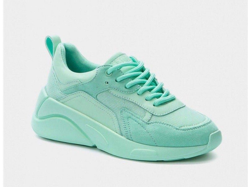 Класні кросівки замшеві  замша