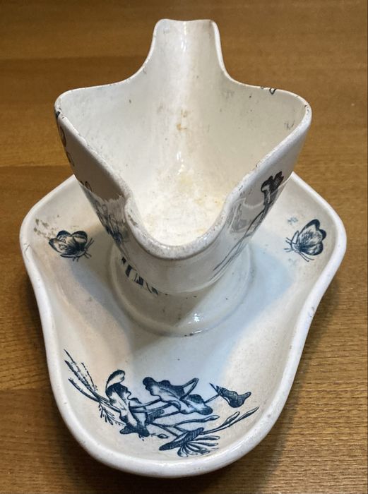 Molheira em faiança muito antiga