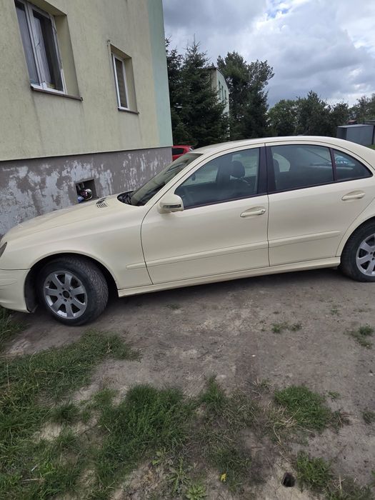 Sprzedam samochód  jest normalnym stane.