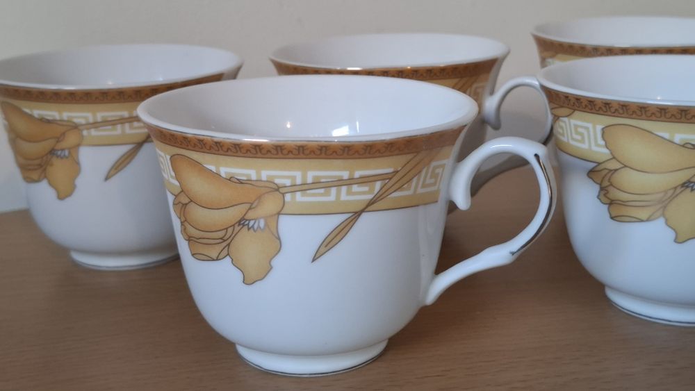 FILIŻANKI białe do kawy herbaty porcelana złote obramowanie wzór kwiat