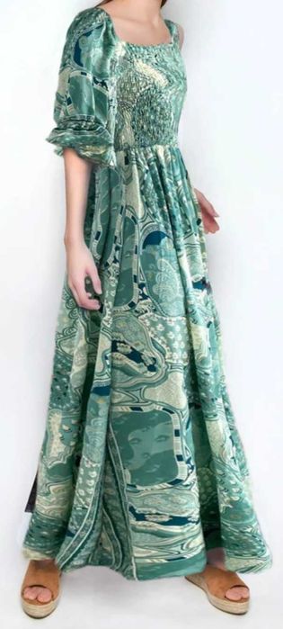 Vestido com padrão verde claro, detalhes em dourado, comprido, M, NOVO